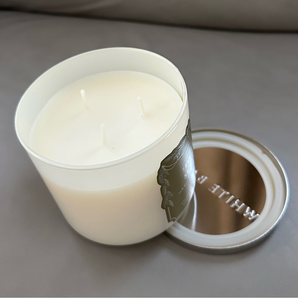 NEW TIS THE SEASON BATH & BODY WORKS WHITE BARN COLLECTION 3 WICK SOY WAX CANDLE - Picture 3 of 6